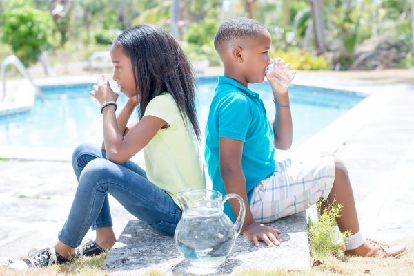 kids drinking filtered water